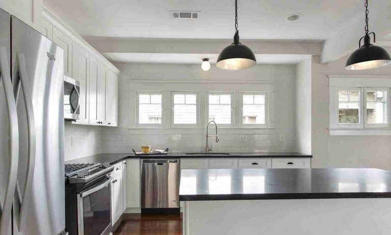 White Shaker Solid Wood Cabinets